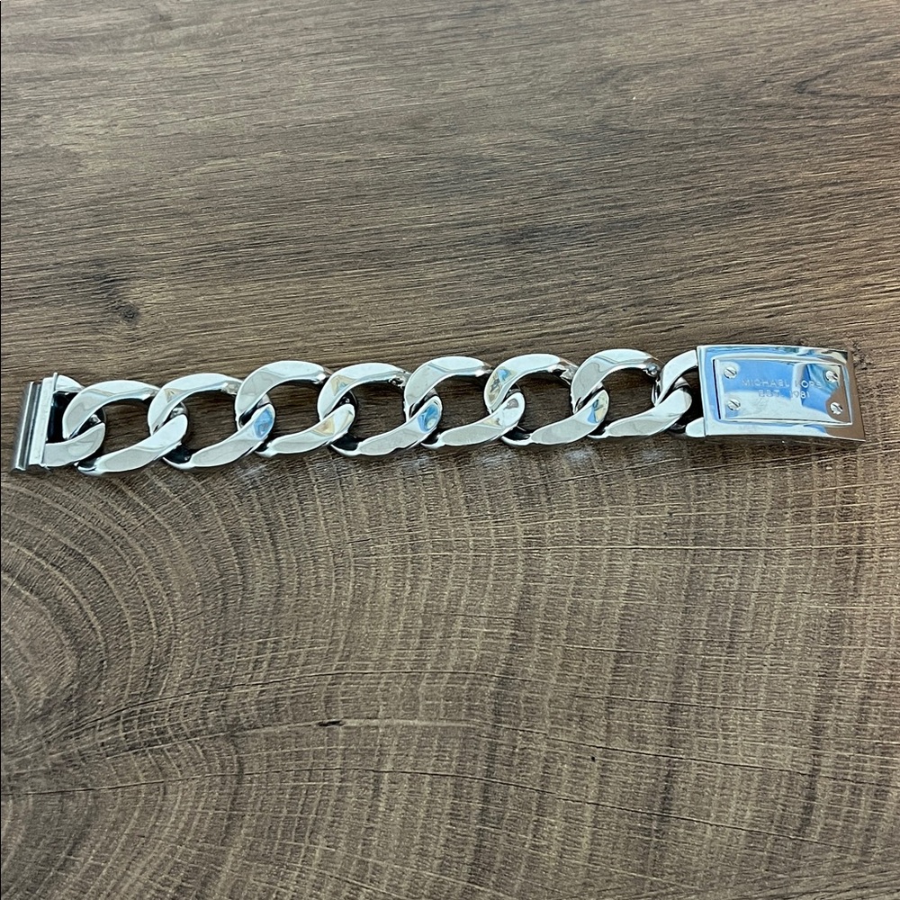 Michael Kors Silver Chunky Chain Bracelet – Logo Plate, Women’s Fashion Jewelry - Picture 3 of 4